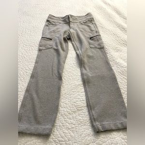 Athleta Stretchy Cargo Pant with zippered Cargo Pocket size 0
